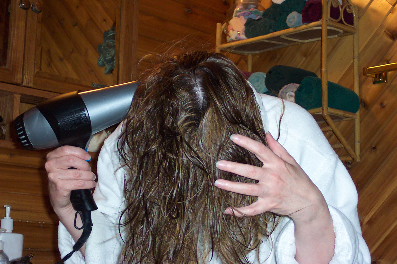 http://kerotin.com/cdn/shop/articles/Woman_Drying_Hair.jpg?v=1515003817