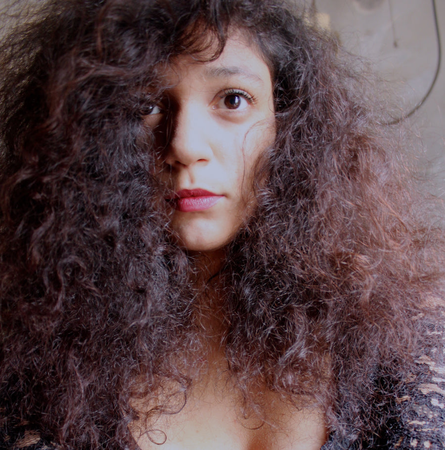 How to Keep Your Hair Frizz-Free This Holiday Season?
